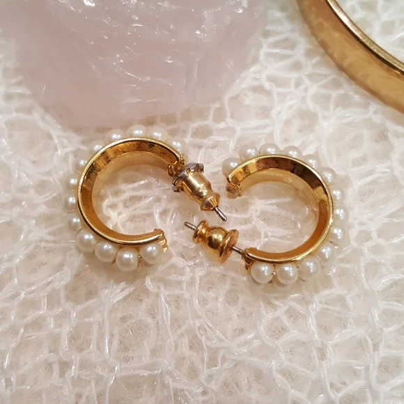 Vintage Faux Pearl Hoop Earrings - Picture 4 of 4